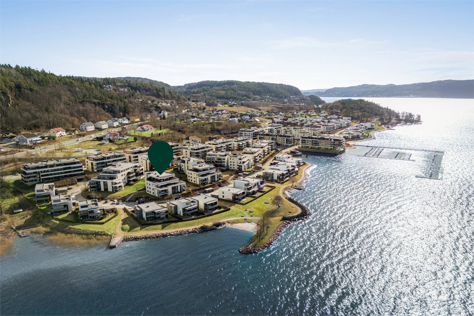 Foto: Stine Jørgensen PrøitzDenne leiligheten ligger i første etasje i et stille og rolig område ved Drammensfjorden (andre linje fra vannet).