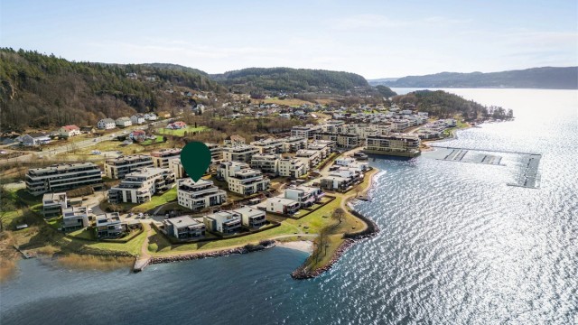 Foto: Stine Jørgensen PrøitzDenne leiligheten ligger i første etasje i et stille og rolig område ved Drammensfjorden (andre linje fra vannet).