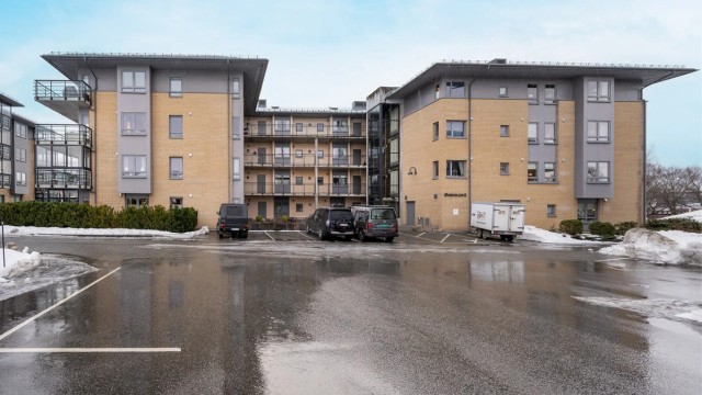 Gode parkeringsmuligheter for gjester på felles utendørs parkeringsplass.