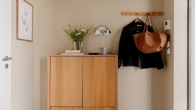 Det er ulike muligheter for å skape gode oppbevaringsløsninger i tilknytning til entréen.