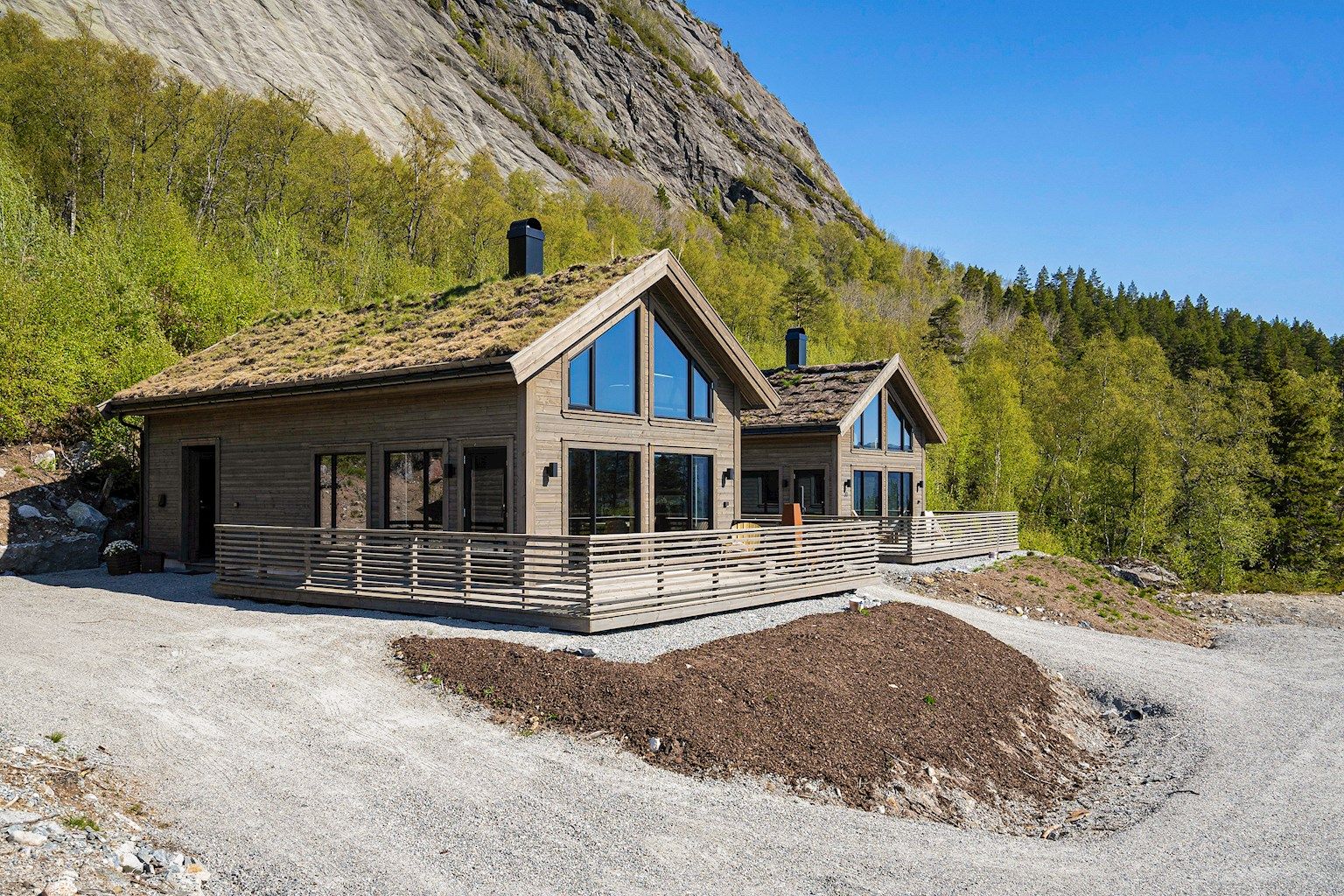 Løefjellslii 32 har solrik og sentral beliggenhet.