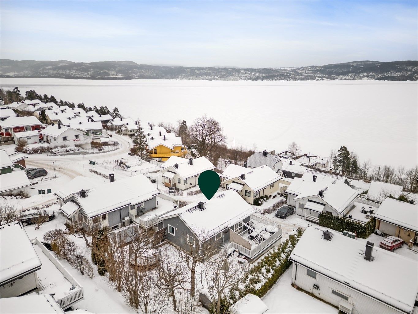 Boligen har en høy og fri beliggenhet med flott utsikt over fjorden. 
Foto: Ole Thorgeir Solheim Thoresen