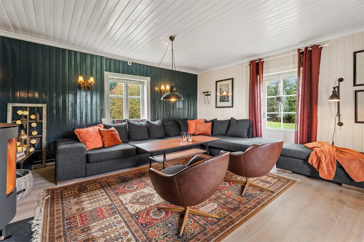 Huset har bevart flere opprinnelige detaljer som gamle gulv og veggpanel, og har en lun og hjemmekoselig atmosfære. (Foto: EFKT v/Andreas Ellingsen)