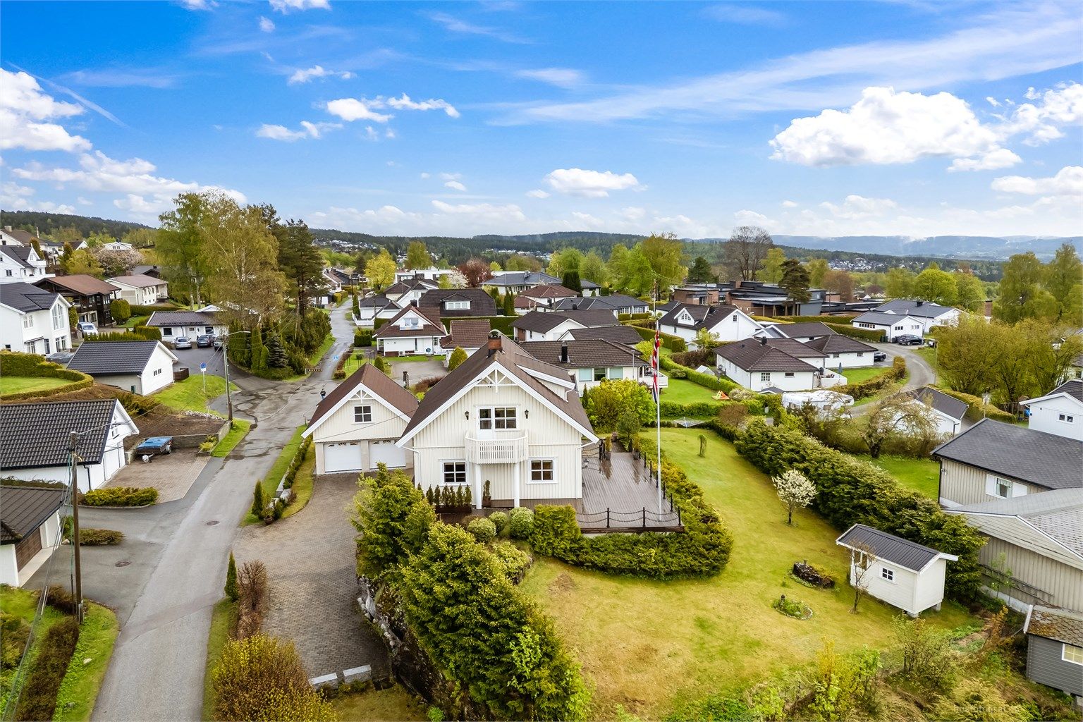 Eiendommen beliggende på attraktive og veletablerte Konnerud. 
Foto: Knipzet AS - Emmy af Geijerstam