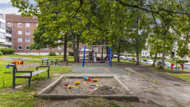 Borettslaget har to moderne lekeplasser tilgjengelig for beboerne.