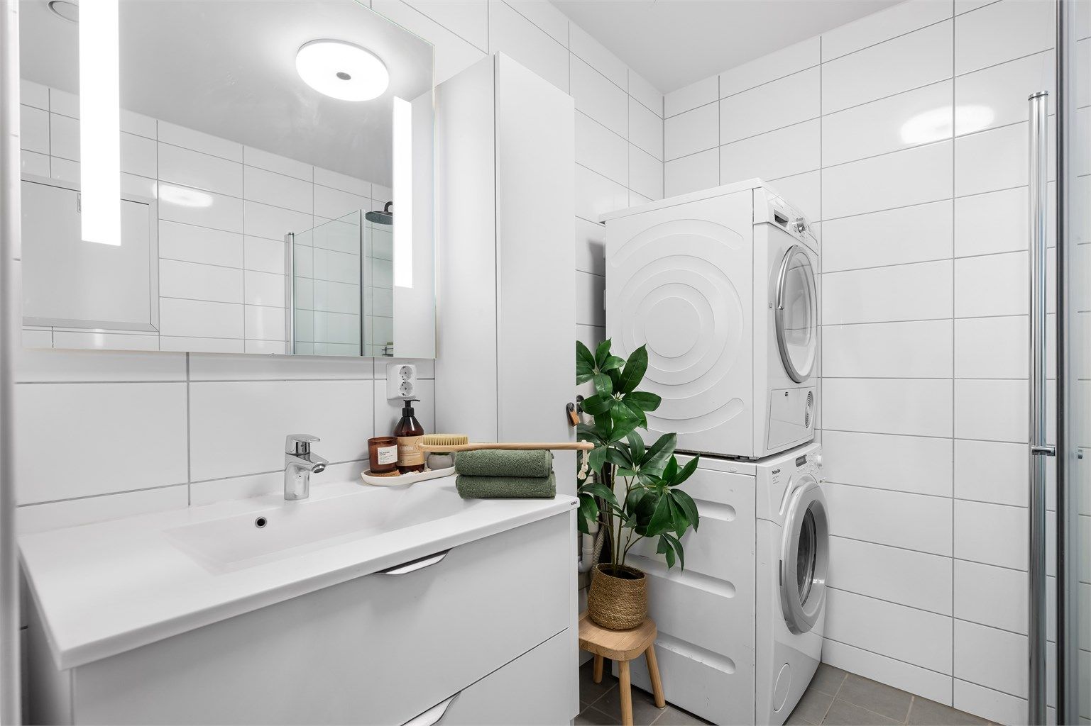 Opplegg for både vaskemaskin og tørketrommel