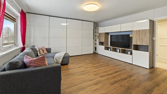 Leiligheten har en funksjonell og god planløsning med to soverom og lyse oppholdsrom.