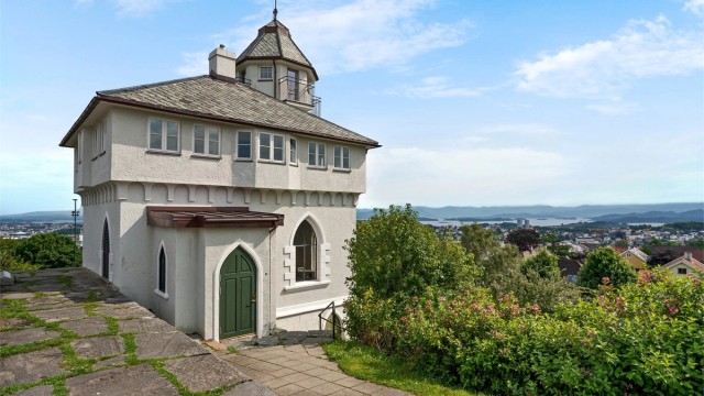 Vålandstårnet ligger like ved boligen.