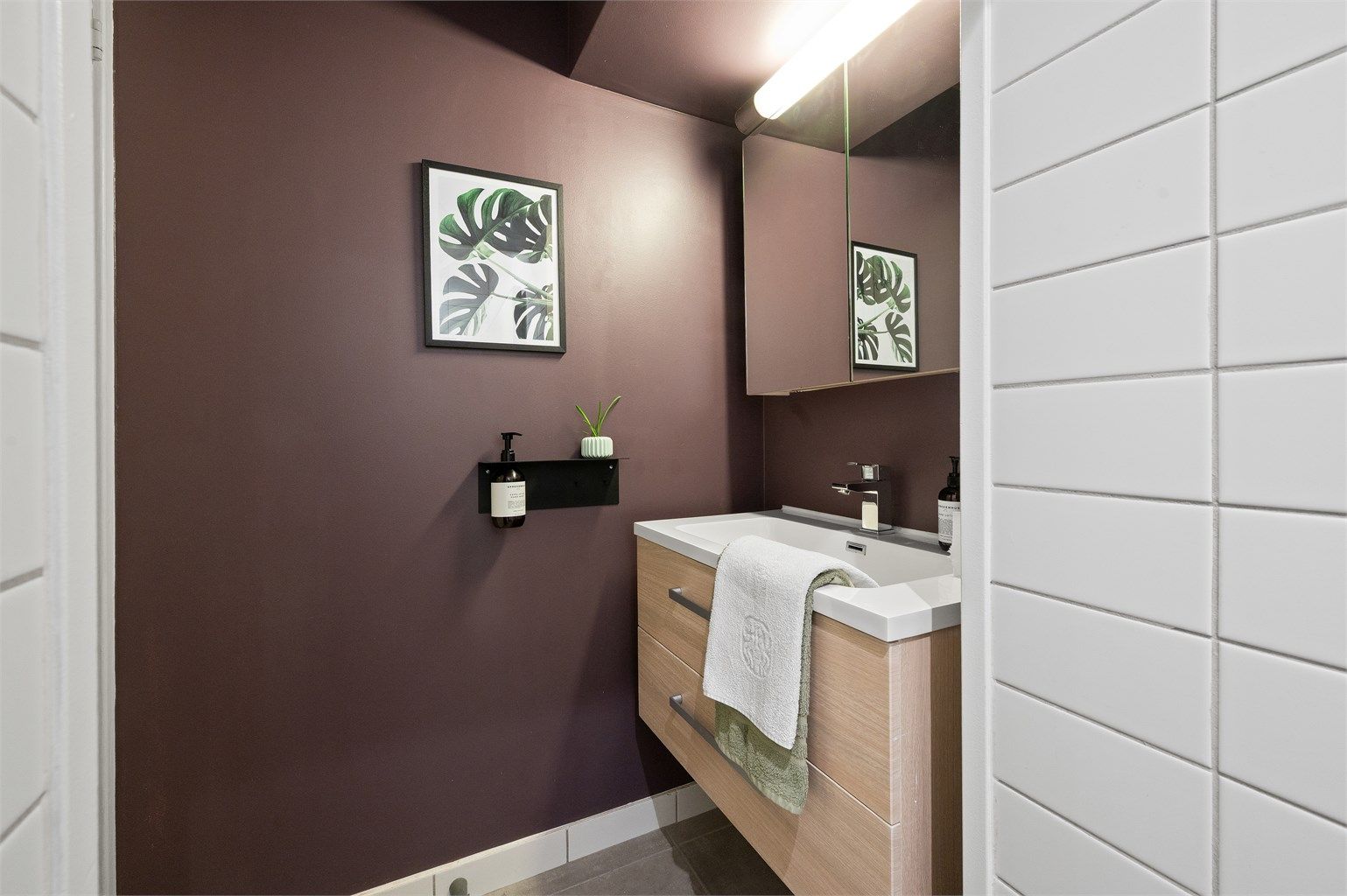 Badet ble pusset opp i regi av sameiet i 2013 og har en moderne standard.