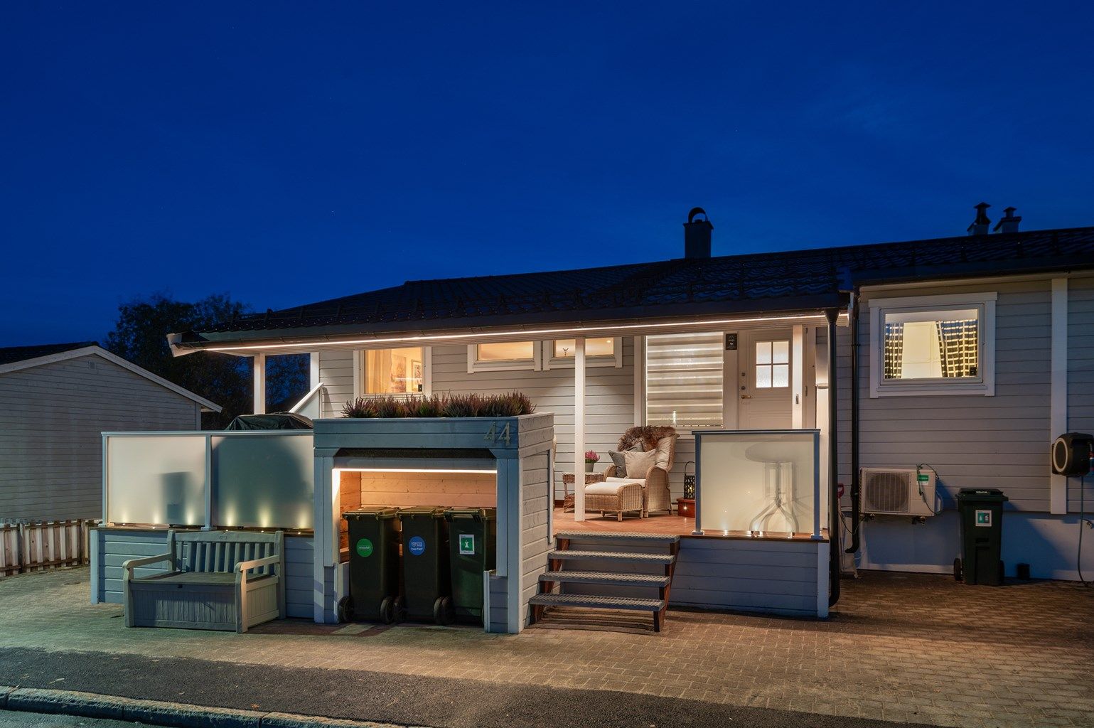 Inngangspartiet var nytt i 2019, og det samme gjelder alle tre verandaer. 