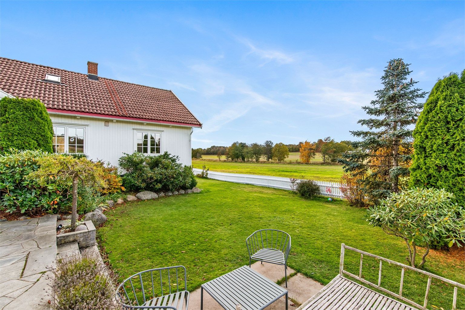 Hagen er romslig og gir gode muligheter for lek og aktivitet. ( bilde fra i høst )