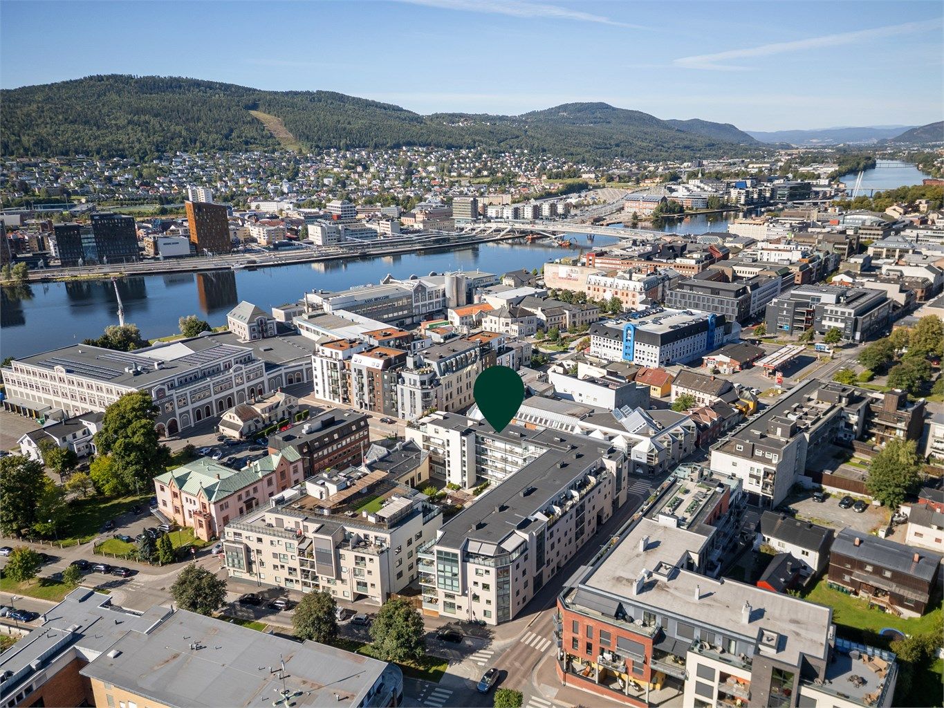 Meget sentral og pendlervennlig leilighet beliggende rett ved sentrum