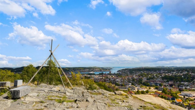 Området kan også skilte med gode og vakre turmuligheter i blant annet Hjertåsskogen og Mokollen, samt Midtås.