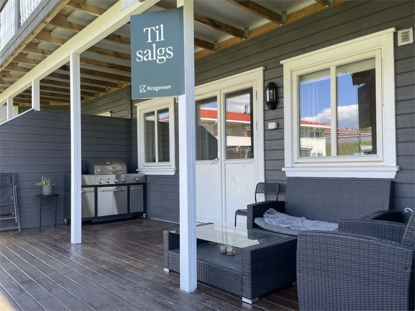 Utgang til romslig terrasse 
(selgers private bilde)