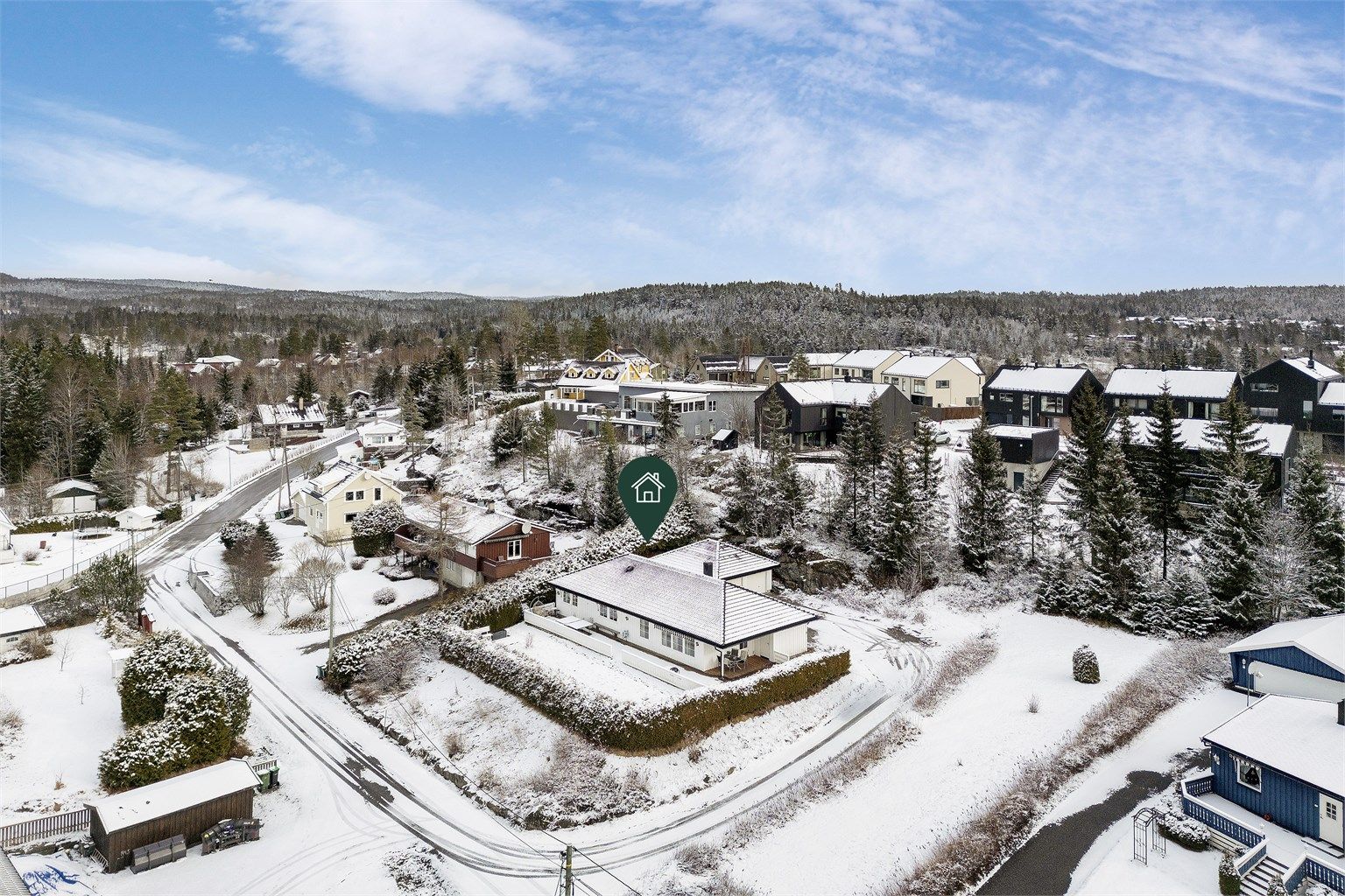 Velkommen til Skogsveien 3 - Enebolig med stor tomt på 1917 kvm