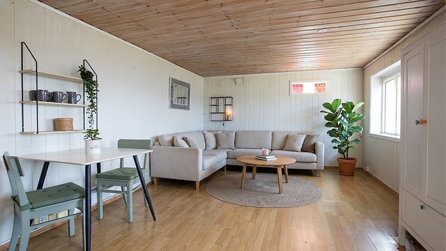 Innredet rom i kjelleren, benyttet som stue/kjøkken.