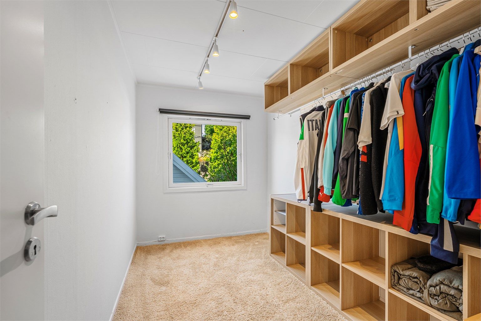 Soverom nr. 3 er i dag benyttet som walk-in garderobe. 