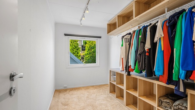 Soverom nr. 3 er i dag benyttet som walk-in garderobe.