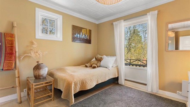 Også dette soverommet har utgang til en privat balkong på 5 m².