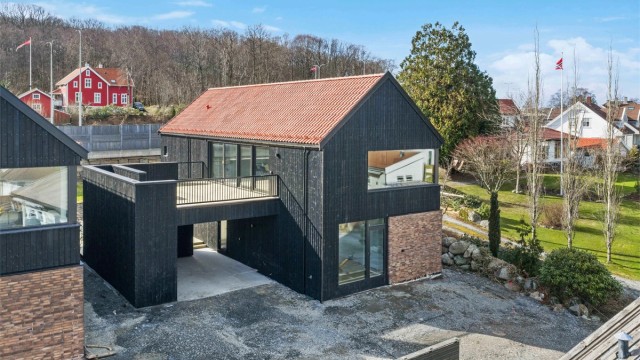 Velkommen til Gauselkneiken 38C, en nyoppført og lekker enebolig med mange kvaliteter. Området er attraktivt og sentralt, boligen har et pent utsyn ned mot fjorden.
Krogsveen avd. Sandnes v/ Tom Christer Hovde, ønsker velkommen til visning.