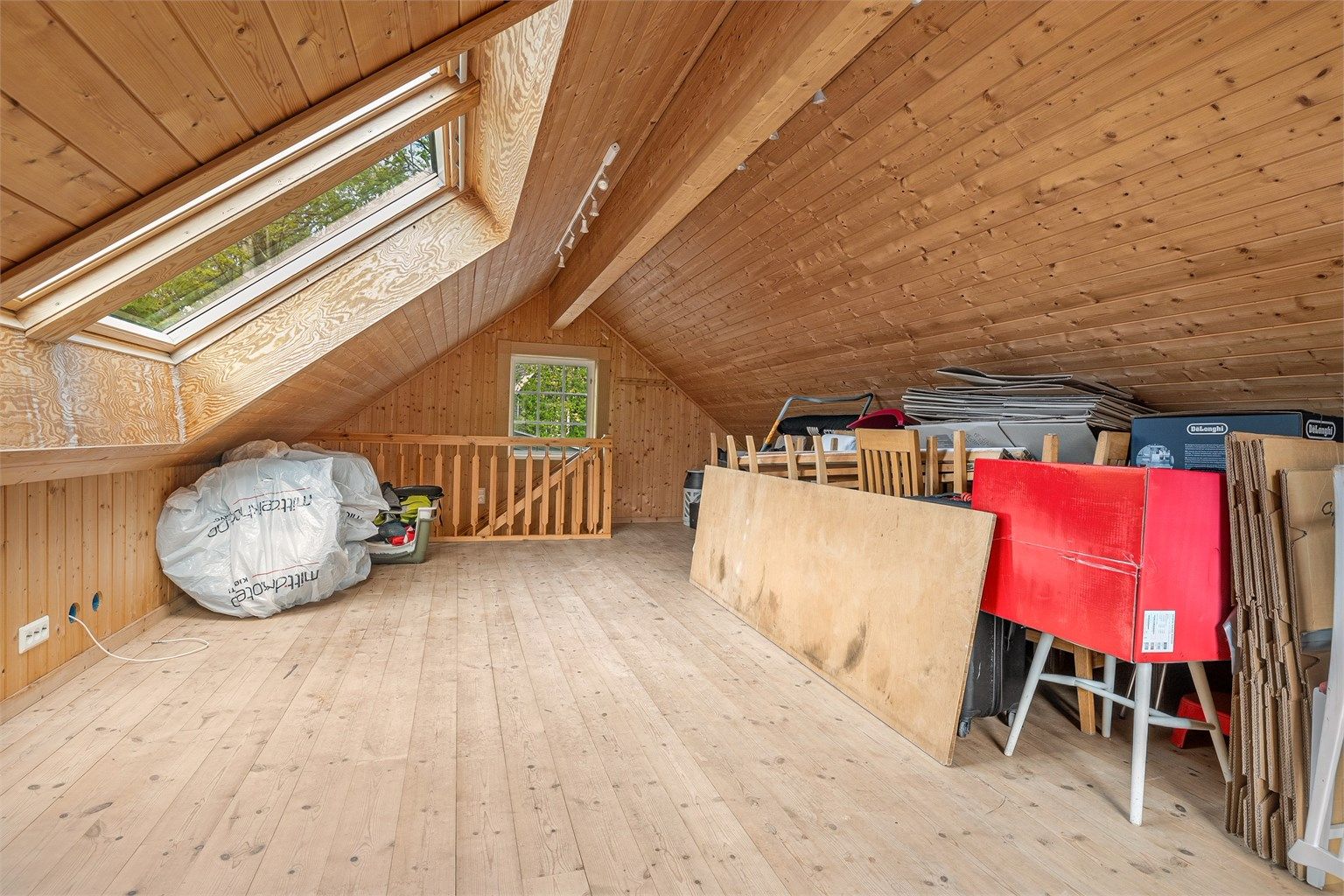 Loftet i garasjen har et bruksareal på 28 m².