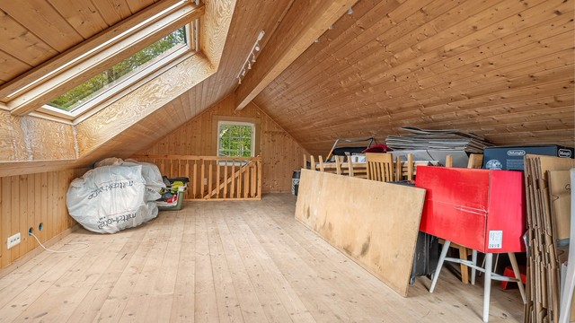 Loftet i garasjen har et bruksareal på 28 m².