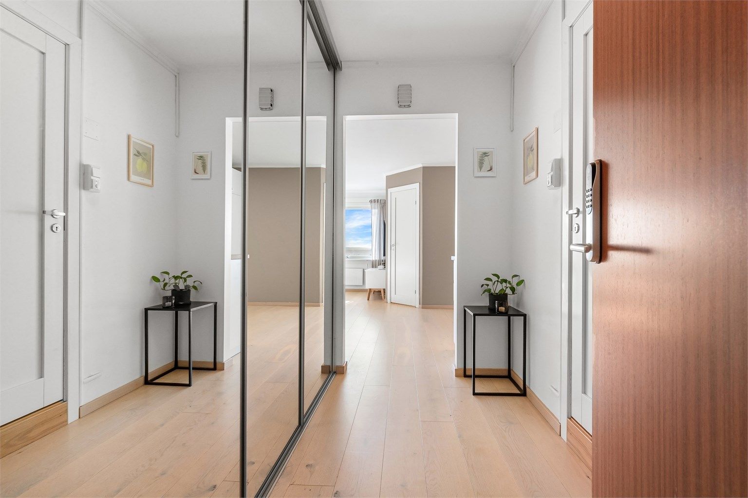 Smarte integrerte garderobeløsninger med god oppbevaring i gangen