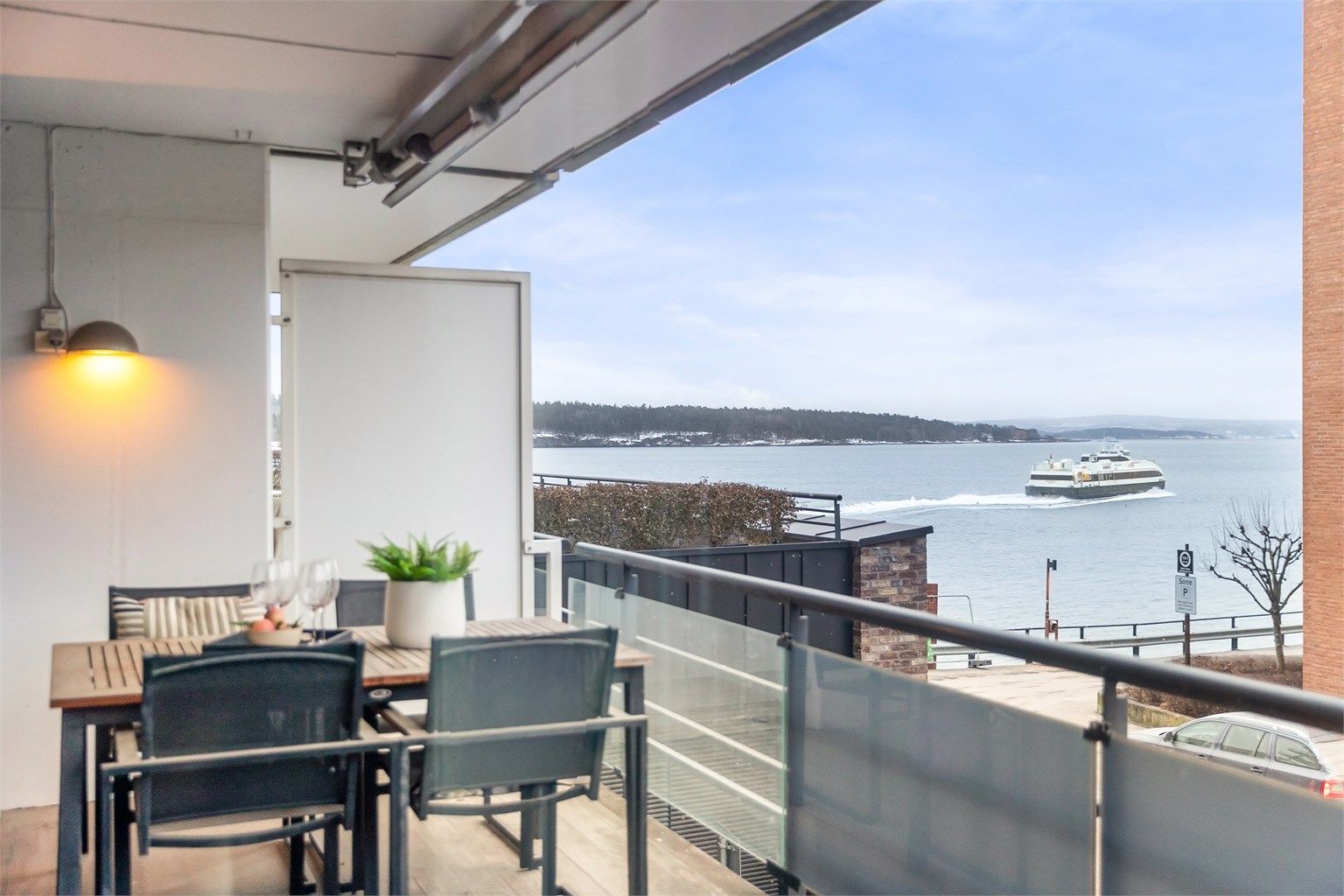 Velkommen til Lysaker Brygge 13! Her bor du med en unik beliggenhet på bryggekanten.