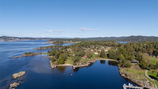 Oversikt over Bjørkøya og innseilingen mot Brevik.
