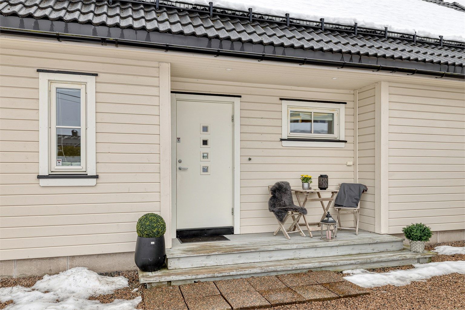 Inngangsparti og terrasse