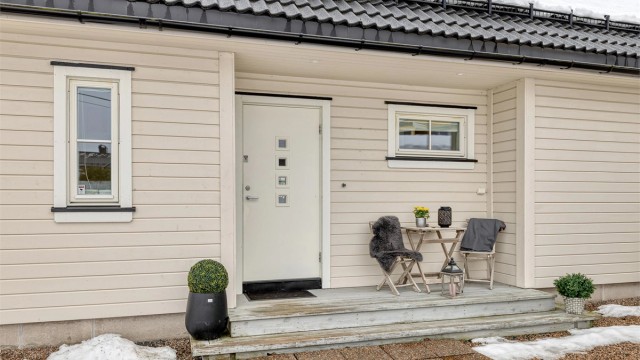 Inngangsparti og terrasse