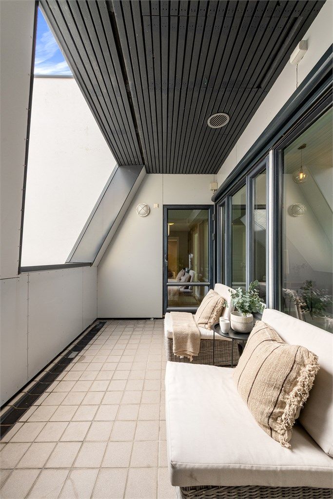 I tilknytning til balkongen er det en praktisk, ekstern bod på 7 m²