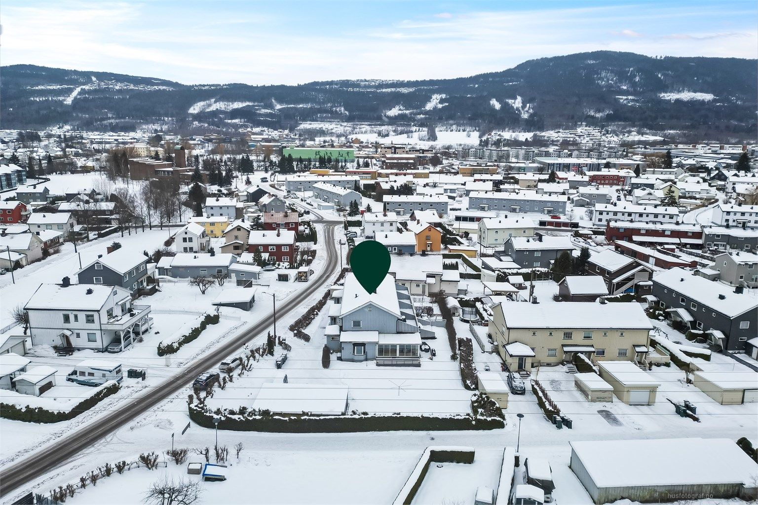 Boligen ligger i et etablert og rolig boligområde på Åssiden i Drammen. 
Foto: Haiman Askari