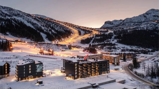 Leiligheten ligger praktisk til nær tilbringerheisen - som gir rask tilgang til skisenteret og lysløypene er kun en kort spasertur unna