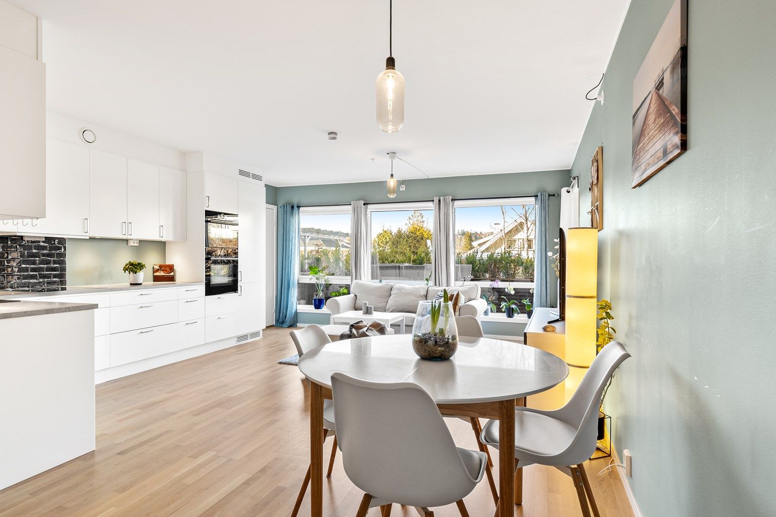 Robin Lauritzen v/ Krogsveen Eiendomsmegling har gleden av å presentere Elveveien 26!