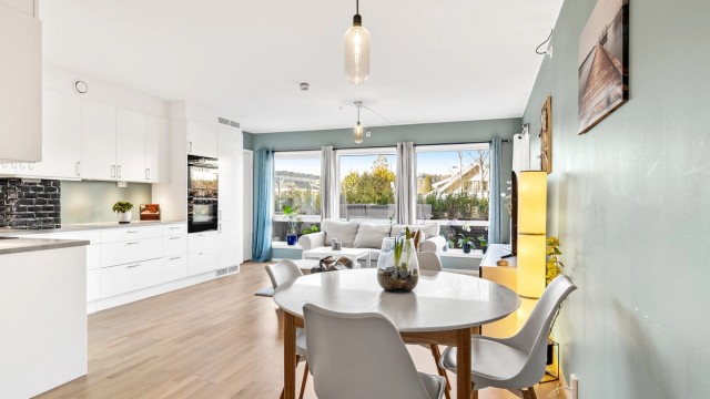 Robin Lauritzen v/ Krogsveen Eiendomsmegling har gleden av å presentere Elveveien 26!