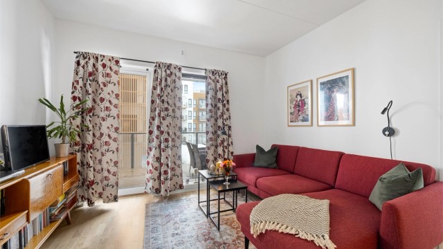 Vinduer med tre-lags glass fra byggeåret bidrar til god isolasjon.