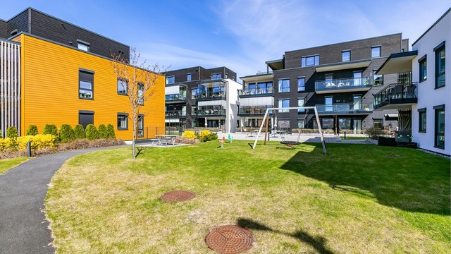 Fellesarealene er velholdt og tilrettelagt for aktiv bruk av både beboerne og besøkende.