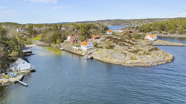 Stor tomt på hele 3,5 mål- her har man private omgivelser og fri utsikt!