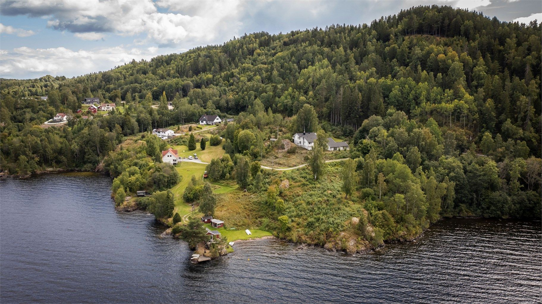 Stor tom på underkant av 17 mål. Praktfull utsikt. 