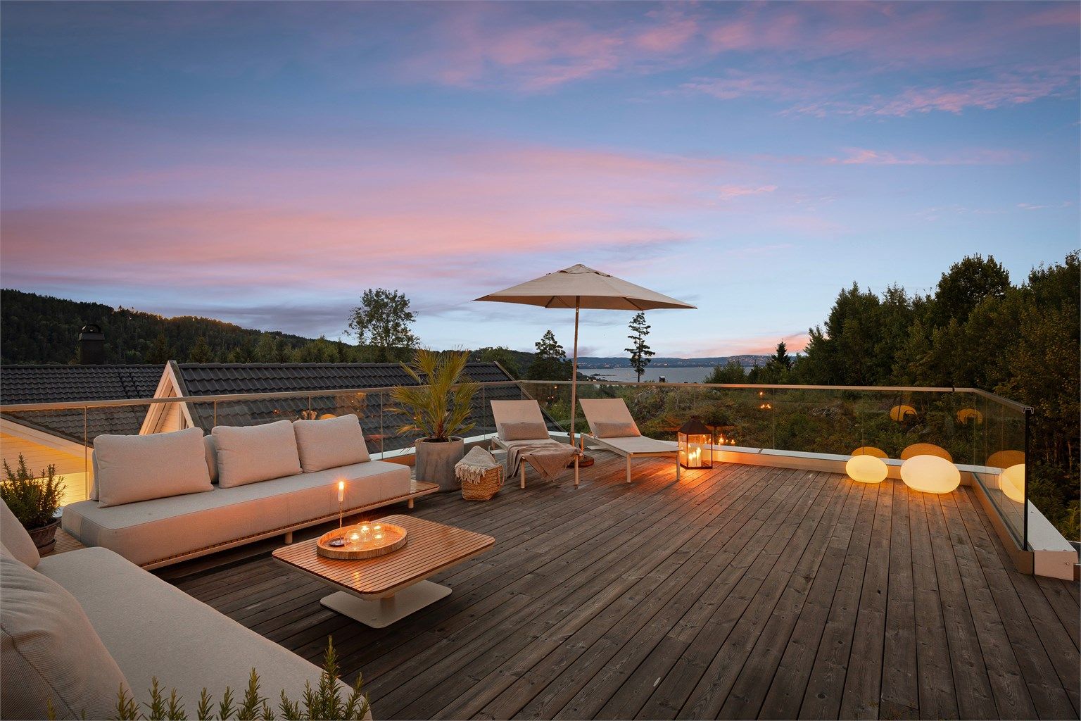 Stor takterrasse over garasjen 