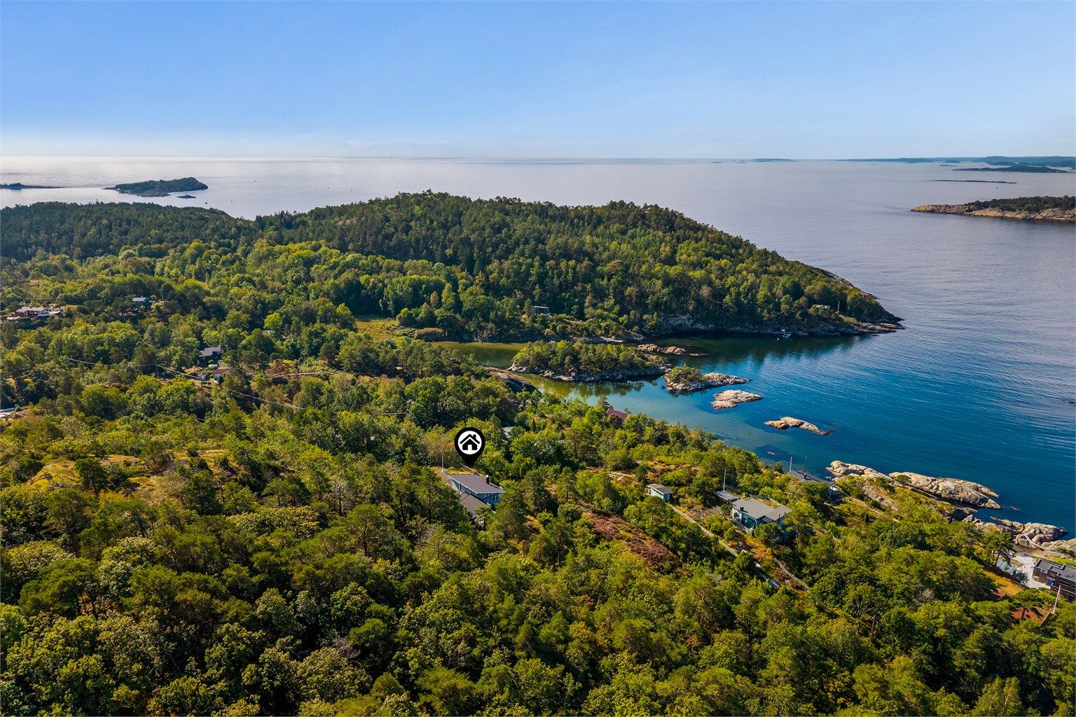 Havet utenfor med Jomfruland som skimtes i horisonten.