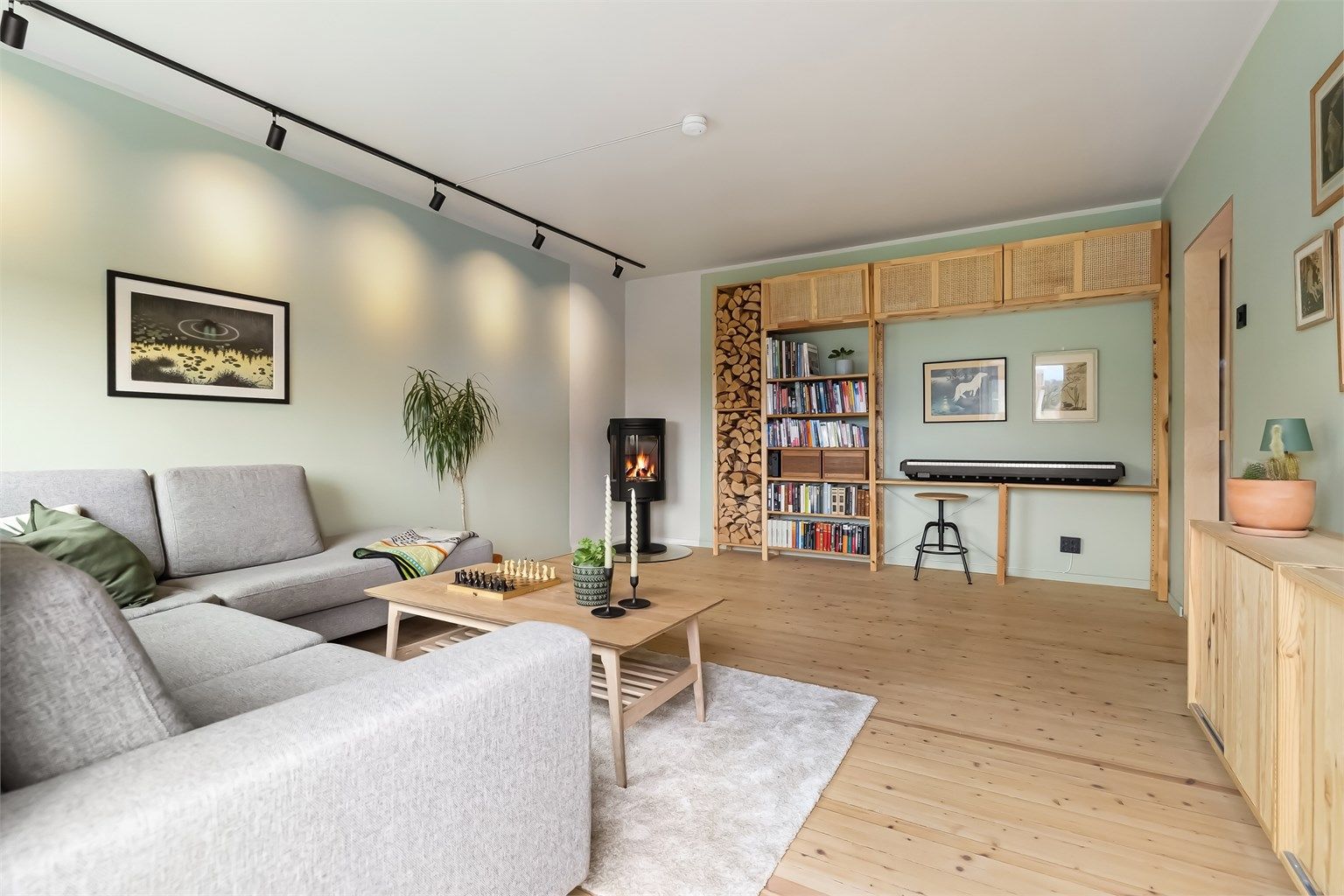 Leiligheten er beliggende i populære Lia borettslag øverst på Årvoll, helt inntil markagrensa!