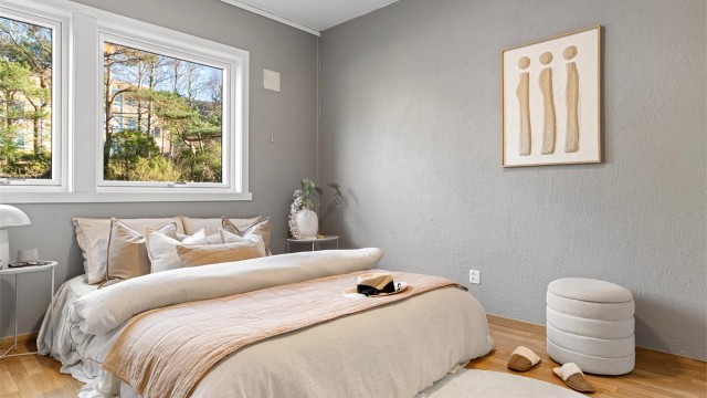 - Hovedsoverommet er av meget god størrelse med god plass til dobbeltseng -