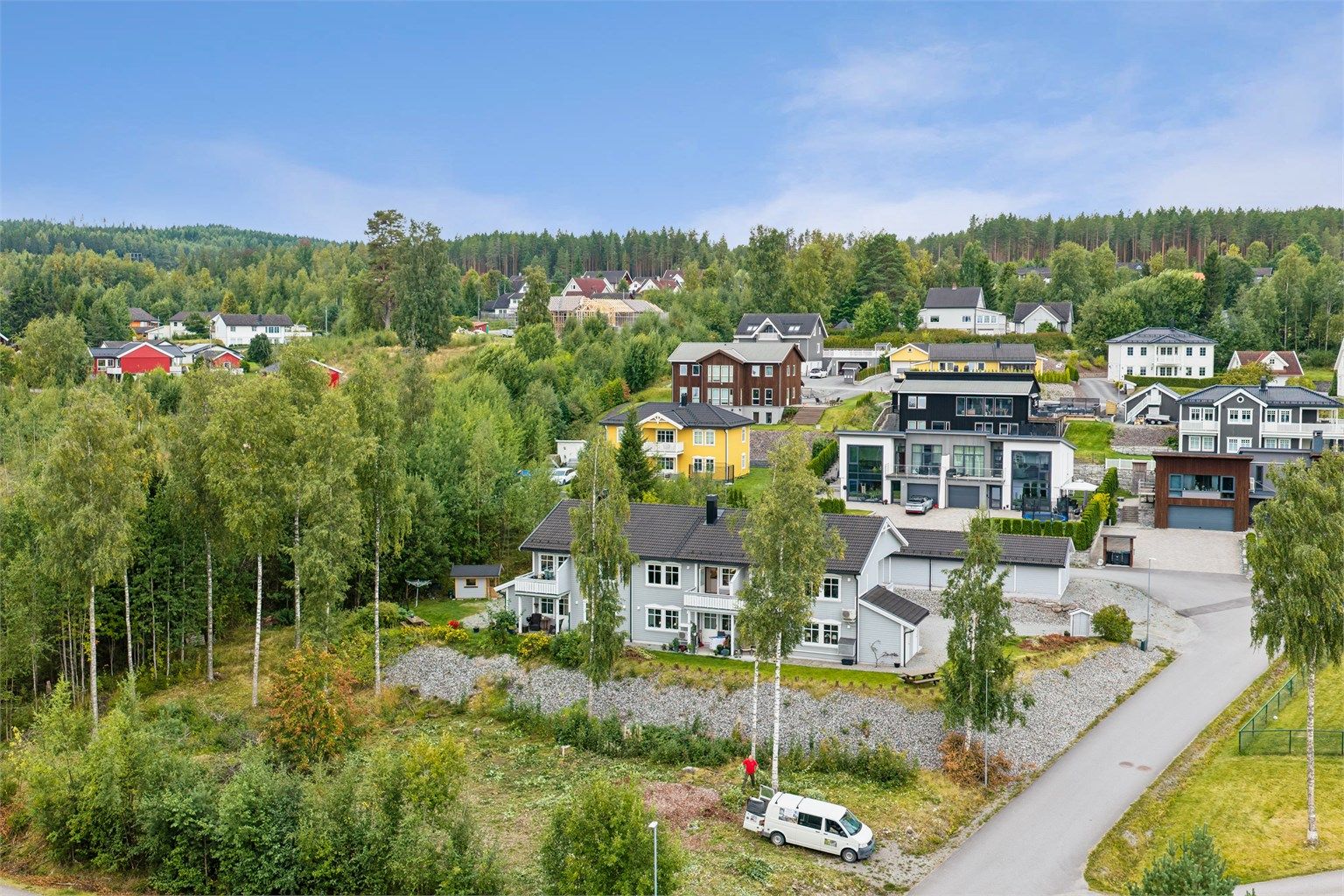Her får du en fin kombinasjon av rolige omgivelser, nærhet til naturen og kort vei til byens mange tilbud.