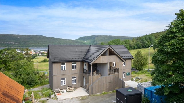 Området er stille og rolig, omkranset av naturskjønne omgivelser og et vakkert fjordlandskap. Råkvåg regnes som en av Norges best bevarte kystperler, et levende og sjarmerende tettsted med rik historie, hyggelig atmosfære og et pulserende sommerliv.