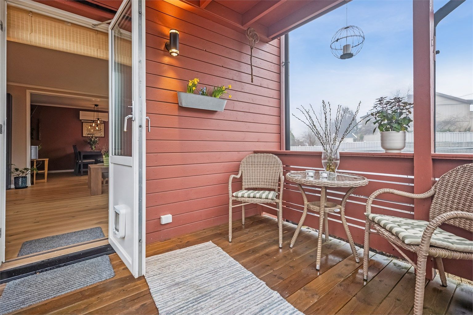 På balkongen kan man nyte fine dager og lange kvelder.
