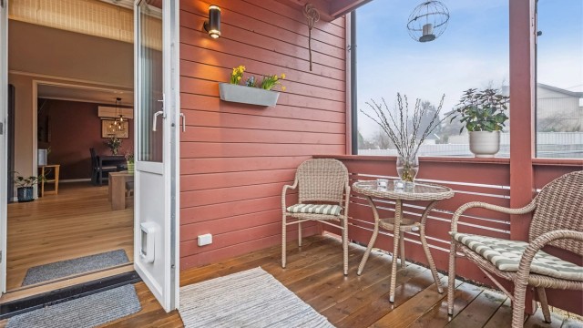 På balkongen kan man nyte fine dager og lange kvelder.