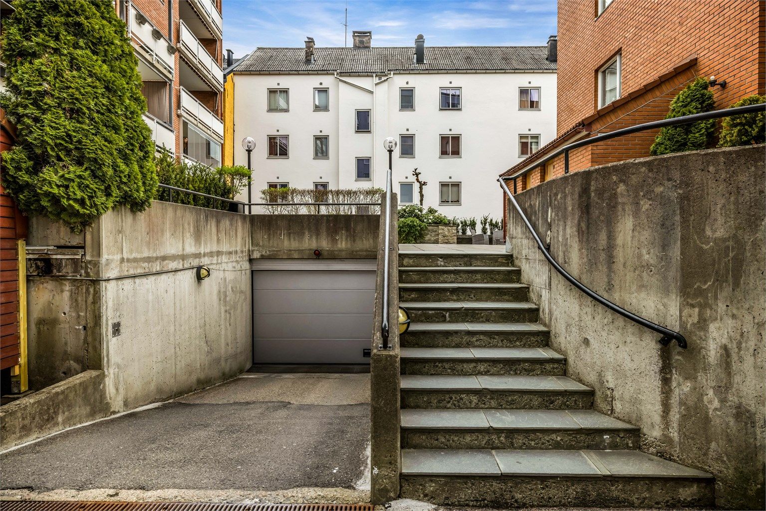 Bogstadveien 33 og 35, samt Ole Vigs gate 14 har leierett til biloppstillingsplasser i garasjeanlegget i Ole Vigs gate 14 og Bogstadveien 33.