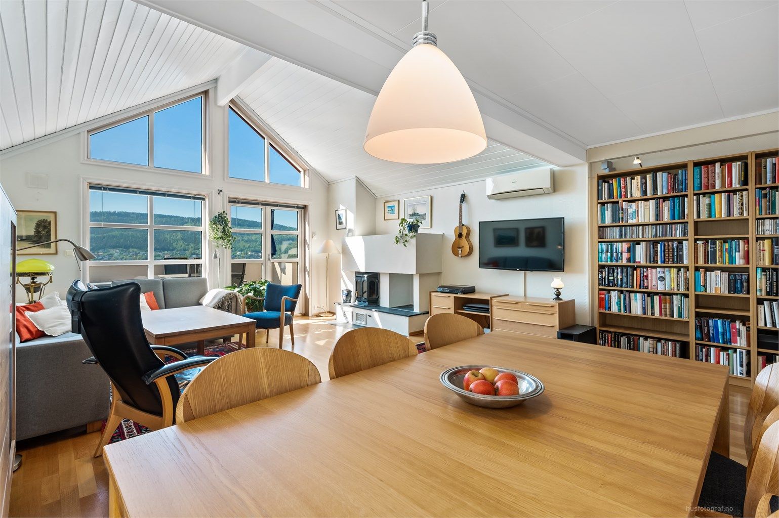 Leiligheten har en praktisk planløsning med fire vegger mot det fri